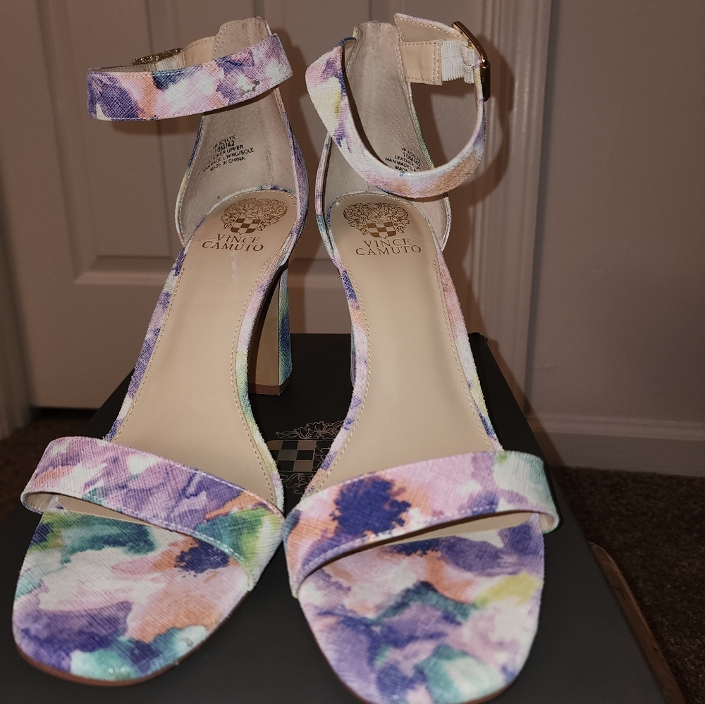 Vince Camuto sz10 multi colored block heel sandals